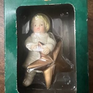 Vintage Grandeur Noel Angel  w/ Star - Porcelain Figurine - In Original Box